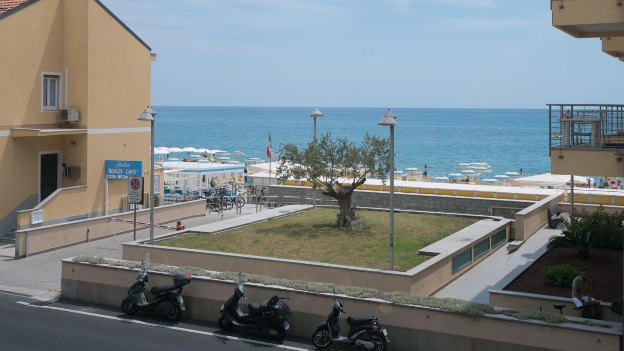 Babyaccommodation Family Experience IV Pietra Ligure Extérieur photo